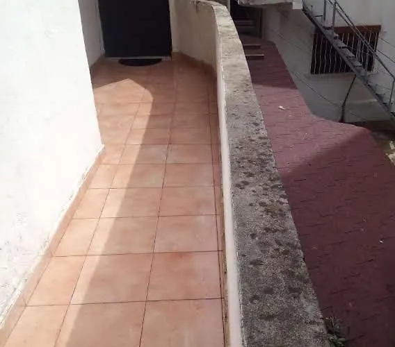 Private In House 17 *